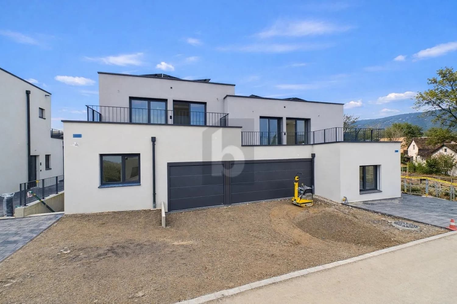 PREISHIT! NEUBAU MIT ZWEI TERRASSEN UND GARTEN