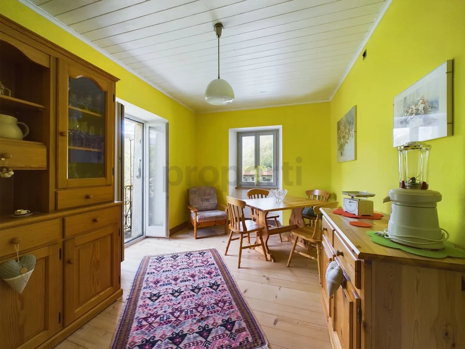 Pittoresca casa plurifamiliare con terreno nel cuore della Val di Blenio / Malvenfarbiges Mehrfamilienhaus mit Grundstück im Herzen des Bleniotals