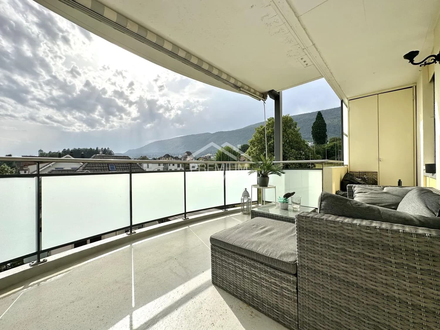 Einziehen und wohlfühlen: Helle Wohnung mit offenem Wohnkonzept