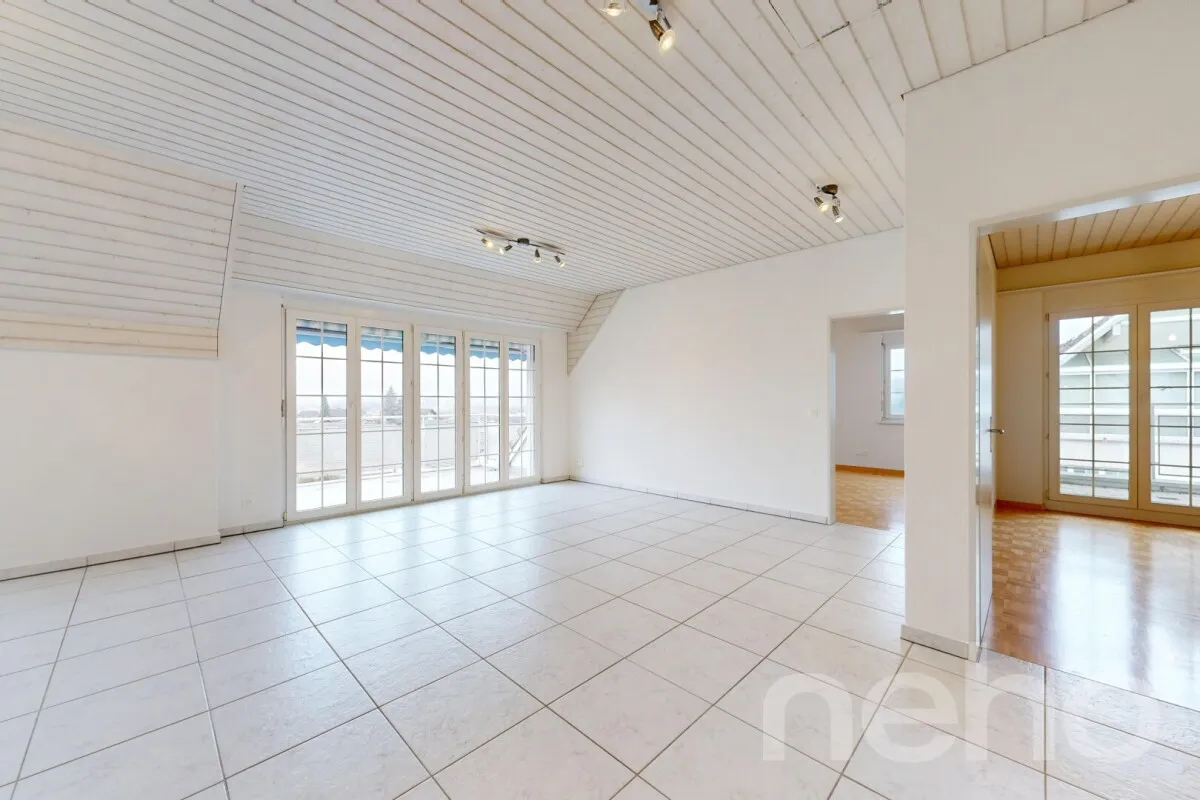 Sonnendurchflutete 3.5-Zimmer Dachgeschosswohnung mit Weitblick