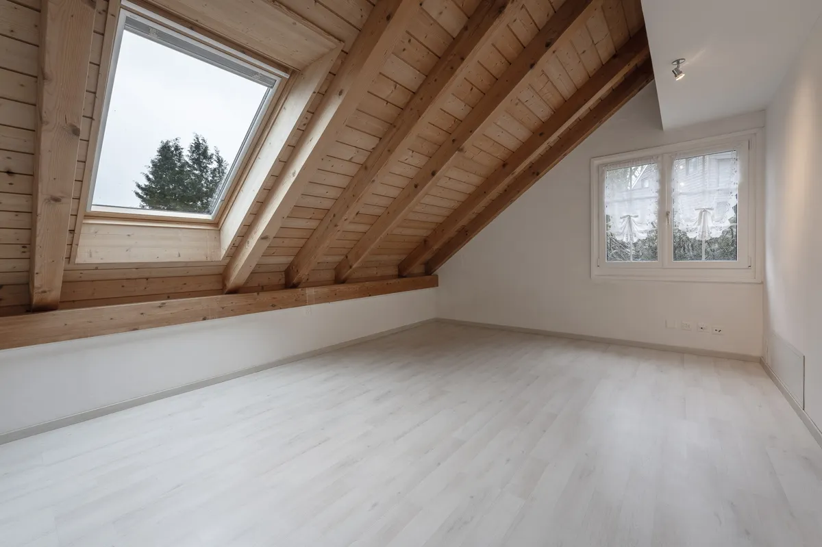 4.5-Zimmer Einfamilienhaus mit zwei Einzelgaragen