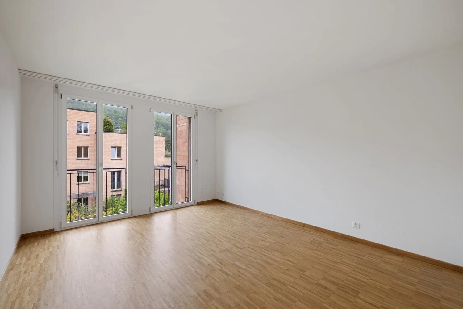 In grüner Umgebung mit Grartensitzplatz