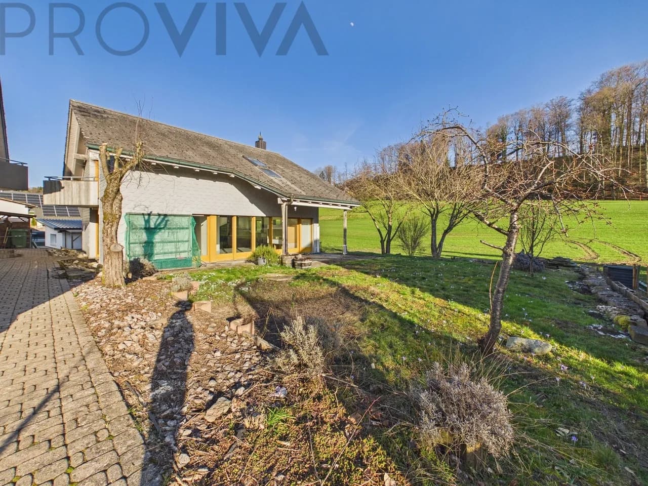 Charmantes Haus mit grossem Garten und Weitsicht ins Grüne