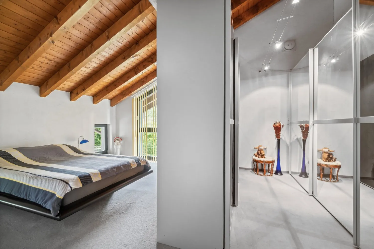 WOHNEN UND REITEN VEREINT - STILVOLLE DOPPELEINFAMILIEN HAUSHÄLFTE MIT ÜBER 6'000 m² GRUNDSTÜCK