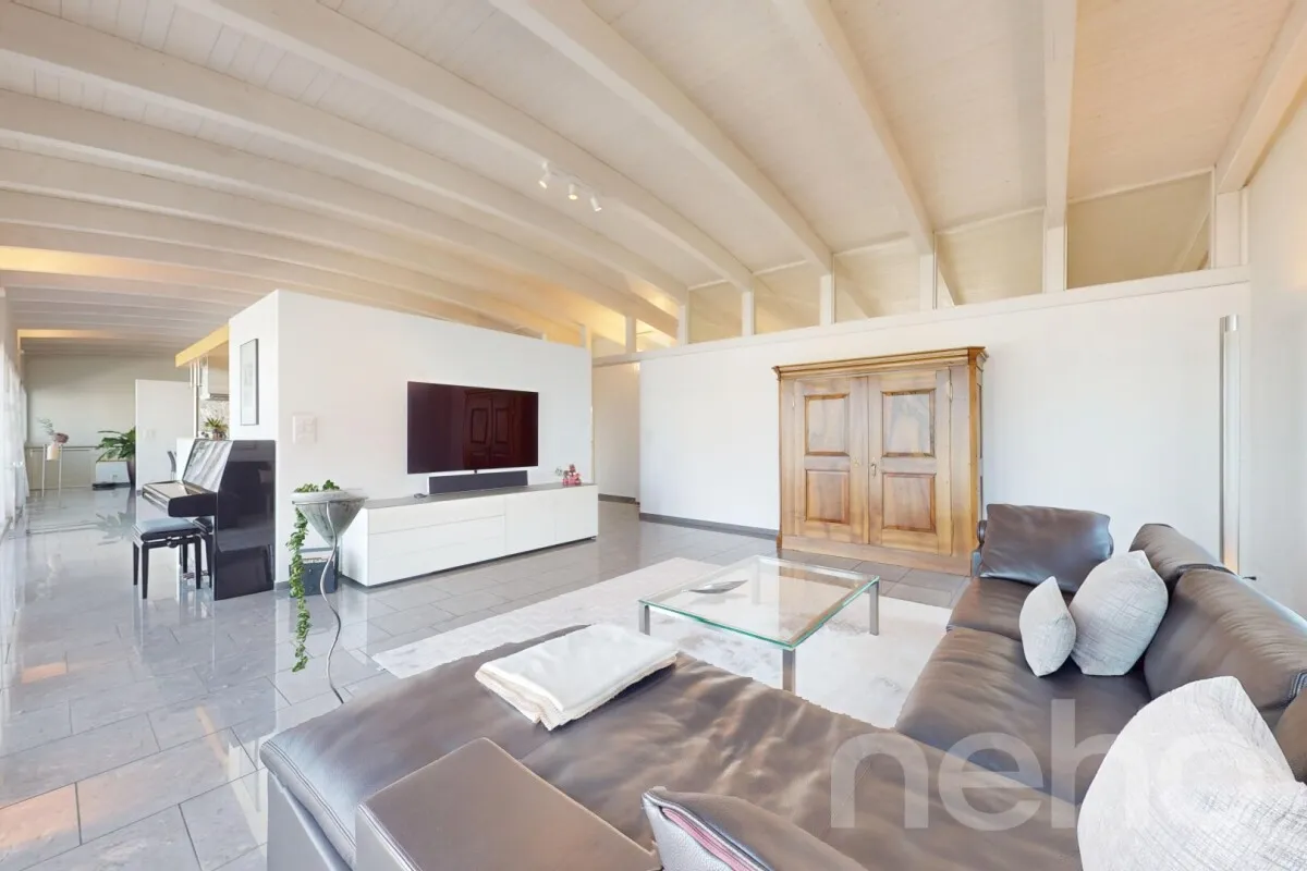 Attraktives Wohn- und Geschäftshaus mit stilvoller Wohnung