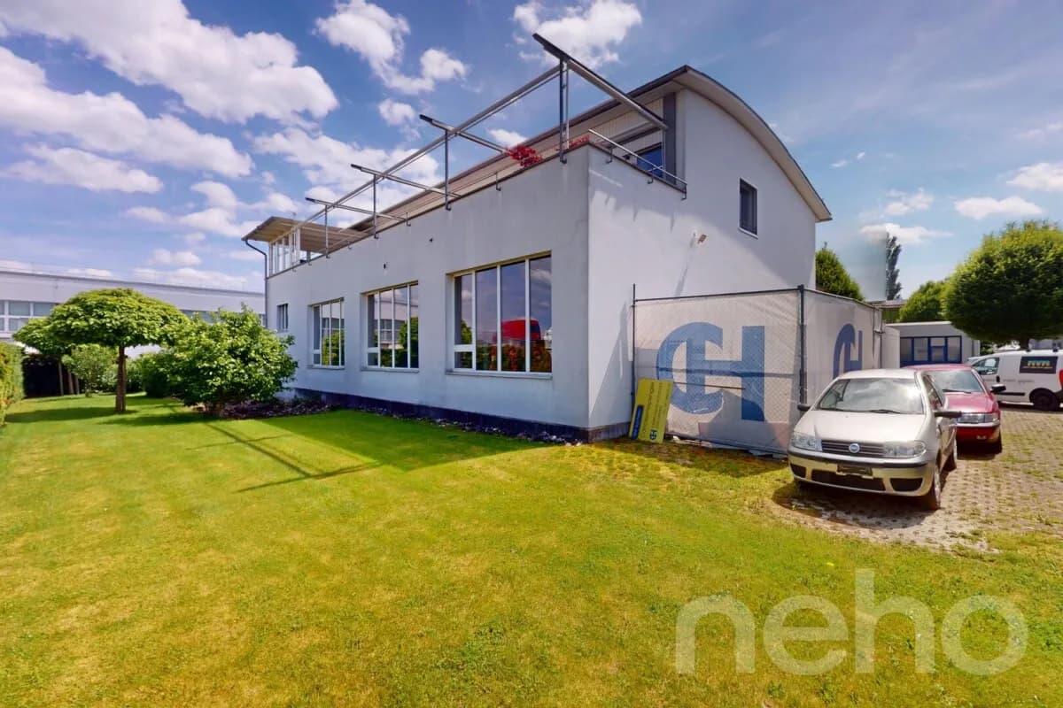 Attraktives Wohn- und Geschäftshaus mit stilvoller Wohnung