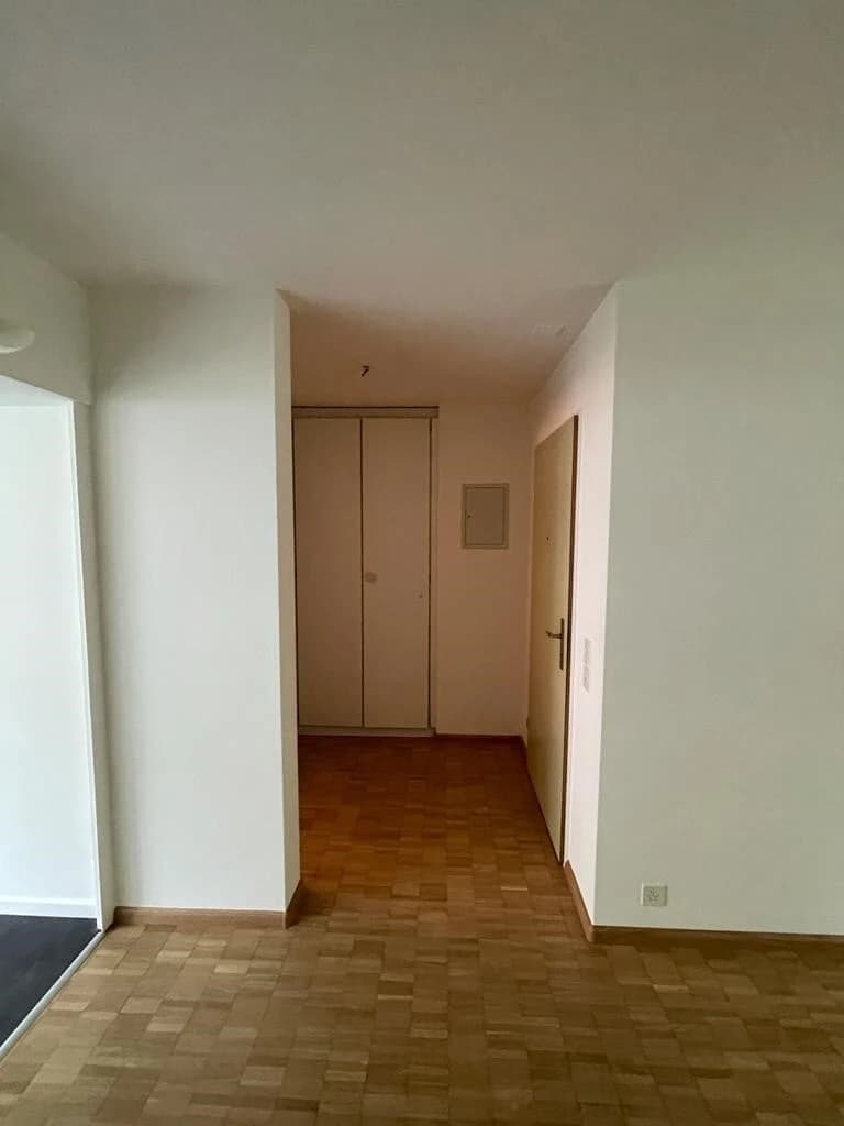 An ruhiger Seitenstrasse mit guter Verkehrsanbindung