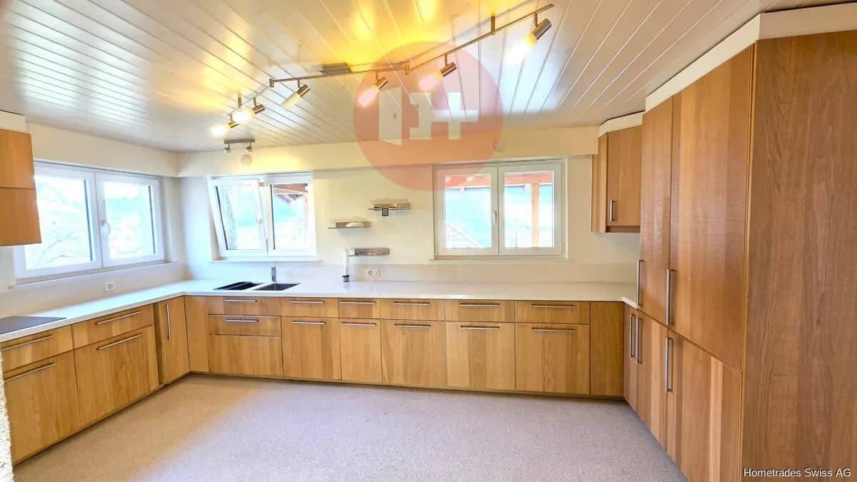 GROSSZÜGIGES EINFAMILIENHAUS MIT UMSCHWUNG!!