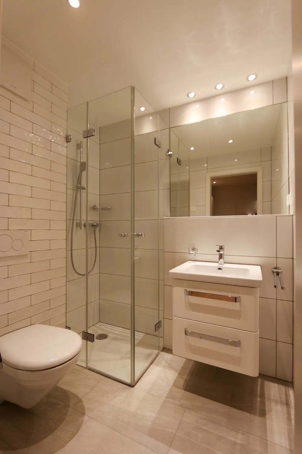 Stilvolle 2-Zimmer-Wohnung mit Balkon  Altbaucharme an Toplage beim Manesseplatz