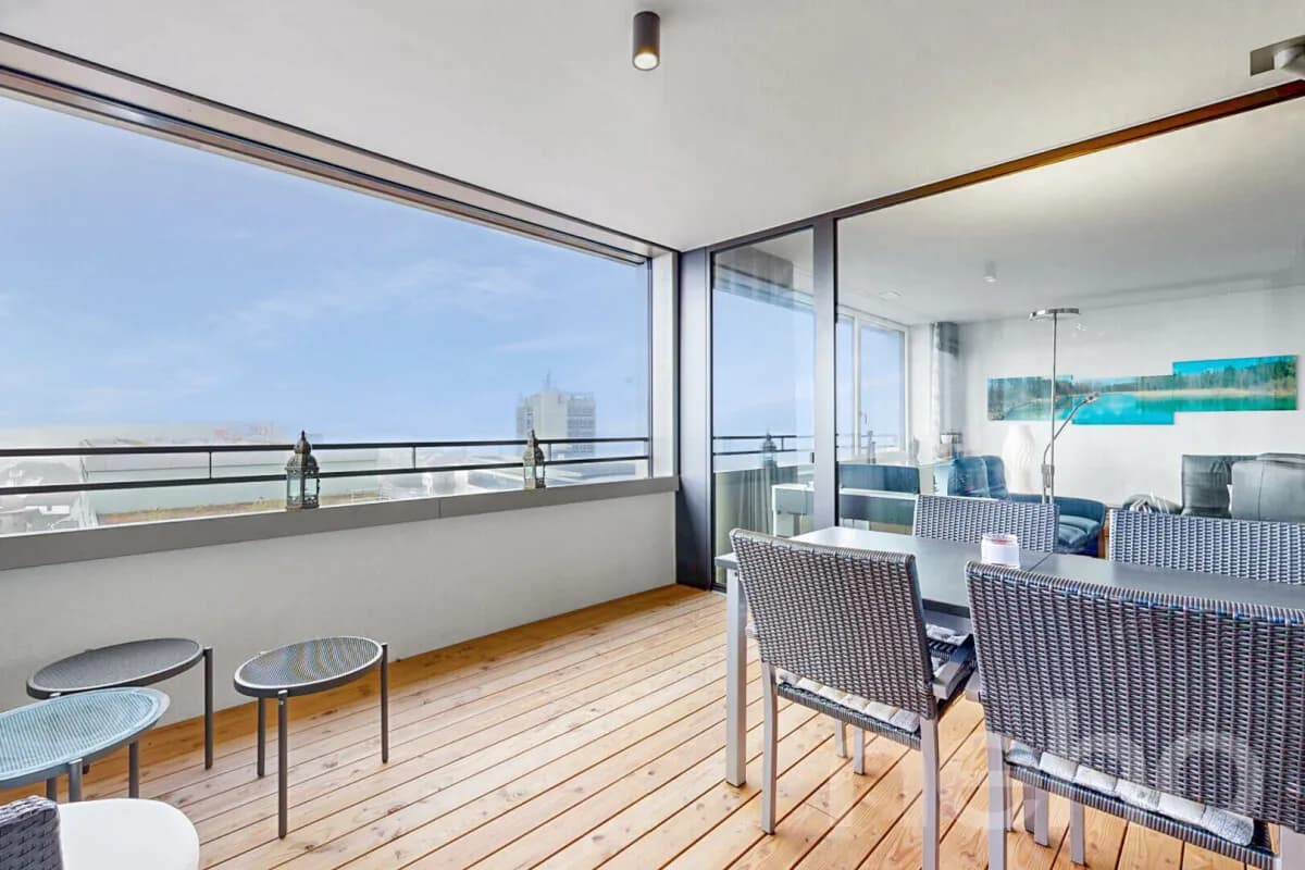 Moderne 4.5-Zimmerwohnung mit Loggia, Weitblick und Tiefgaragenplätzen