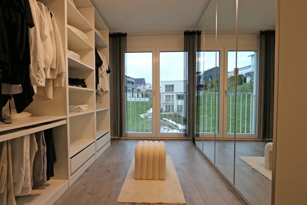 Grosszügige 4.5 Zimmer-Wohnung mit Balkonverglasung