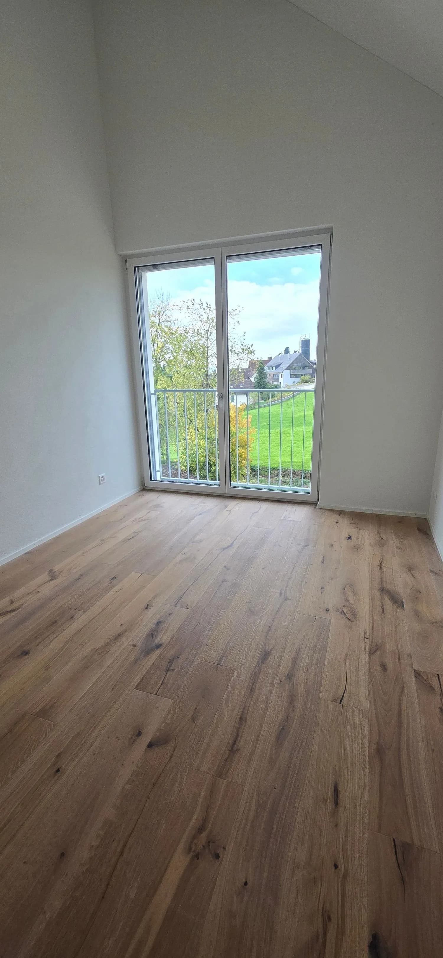 Moderne 3.5-Zimmer-Dachwohnung  lichtdurchflutet & einladend