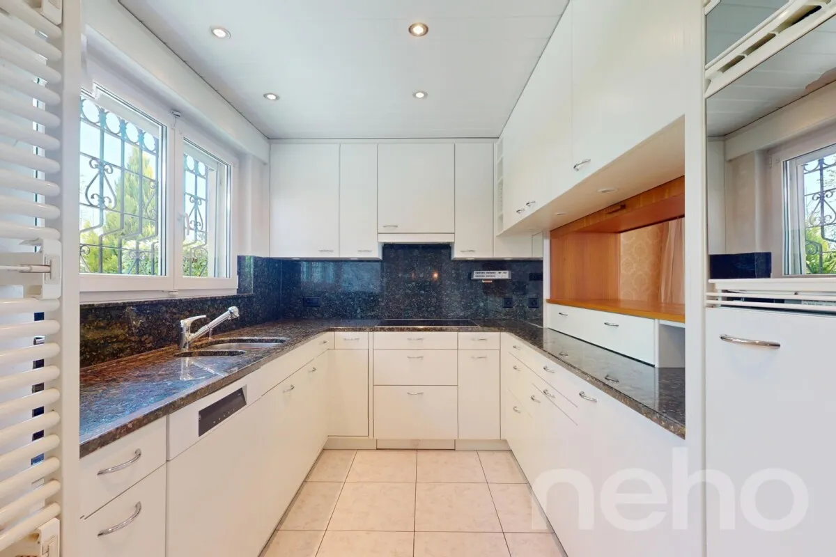 Attraktives 6.5-Zimmer Doppeleinfamilienhaus