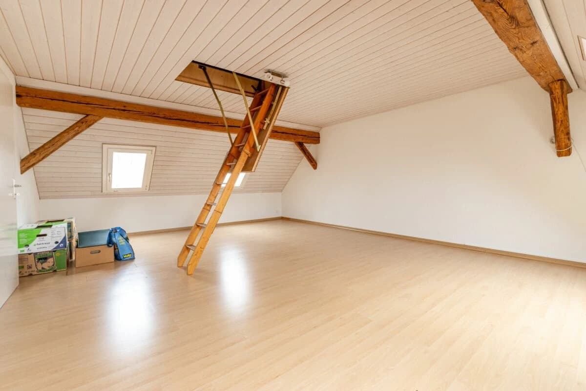 Potenzialreiches Bauernhaus mit drei Wohneinheiten und Scheune