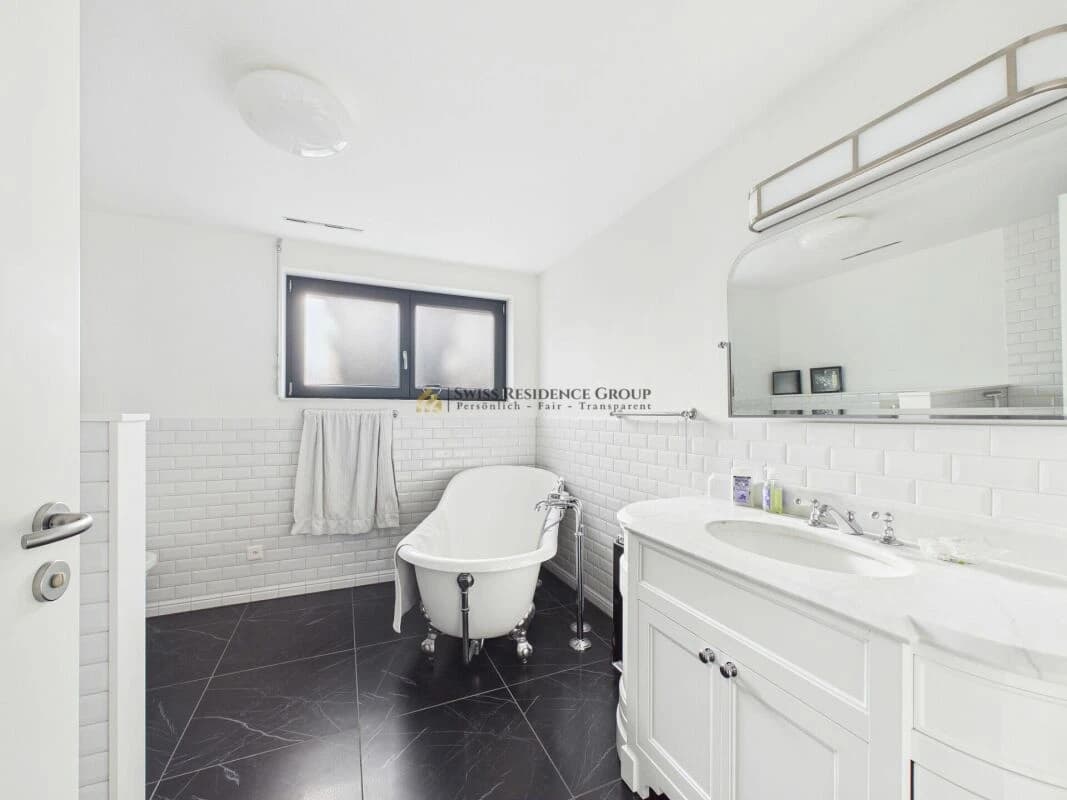 Modernes Generationenhaus mit Terrassen, Garten und Weitsicht in Bellmund Kopie