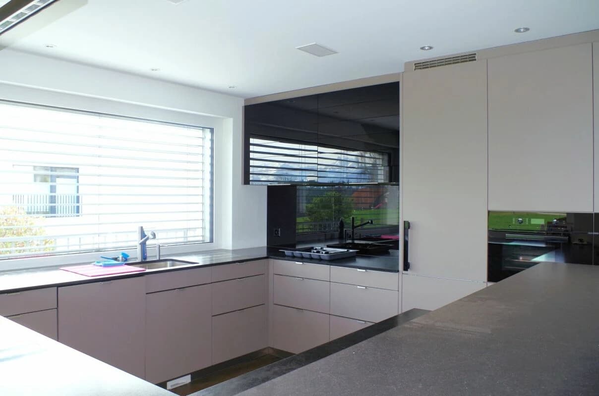 Ländliche Idylle trifft Wohnkomfort: 5.5-Zimmer-Gartenwohnung für ruhige Mieter