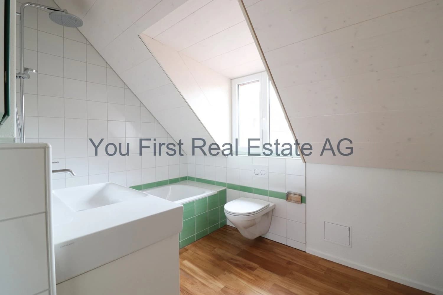 ERSTBEZUG : Maisonette-Wohnung im Herzen von Oberwil