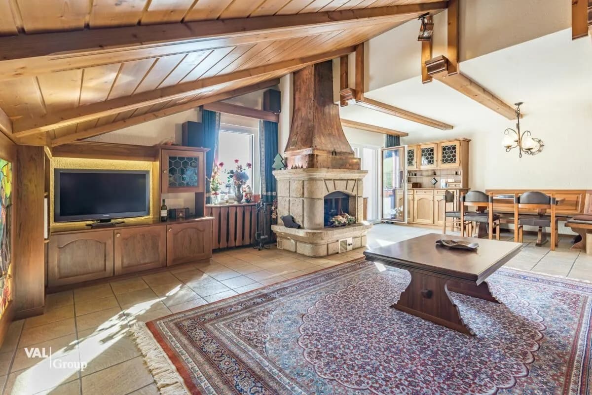 Ruhige Dachwohnung unweit der Thermen - möbliert & einzugbereit