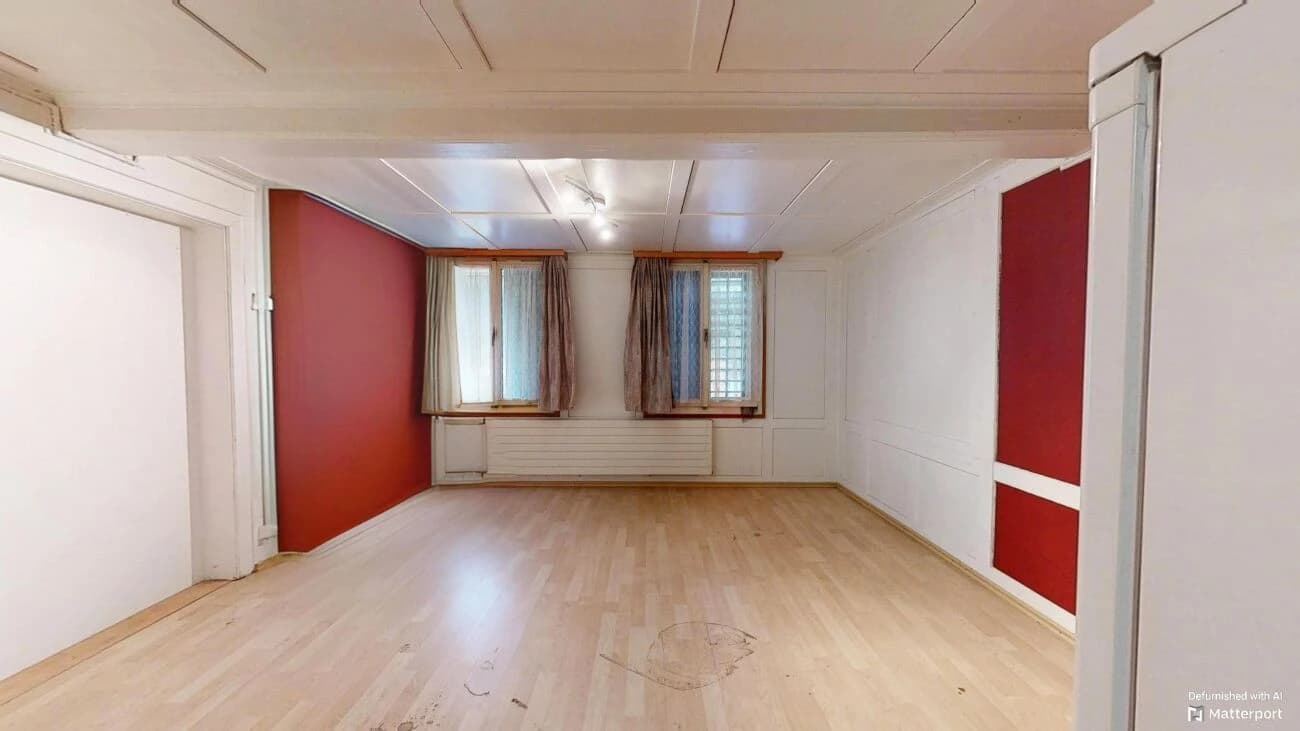 Zweifamilienhaus mit Renovationsbedarf und zusätzlicher Baulandparzelle