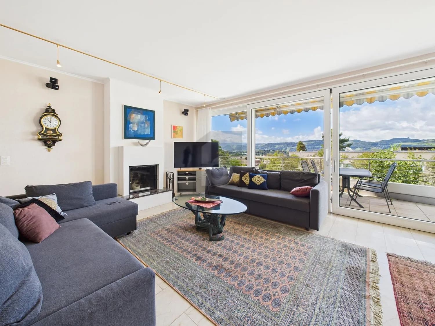 GROSSZÜGIG, (TEIL-)MÖBLIERT & AN BESTER LAGE