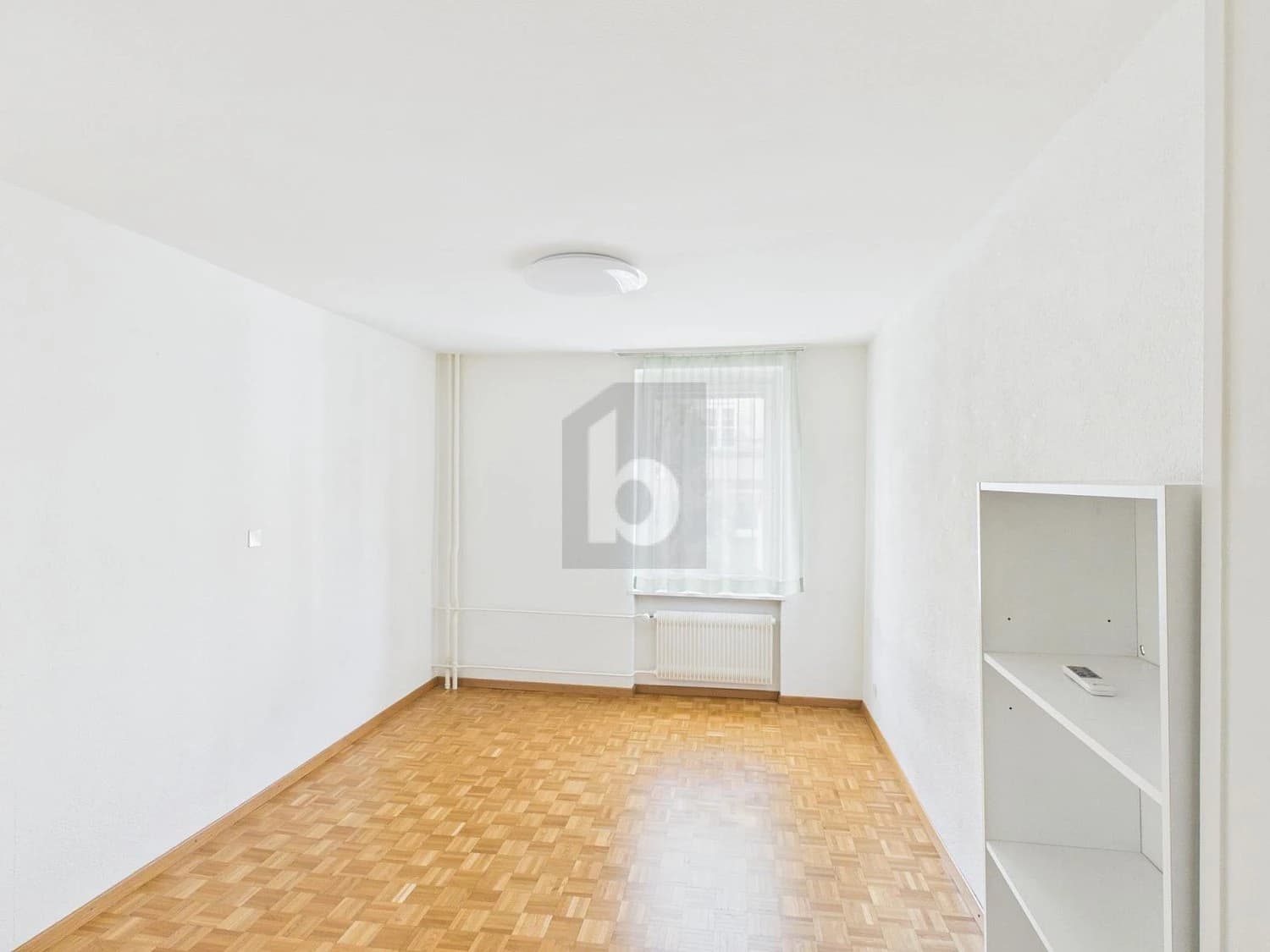 ZENTRAL UND LICHTDURCHFLUTET MIT BALKON