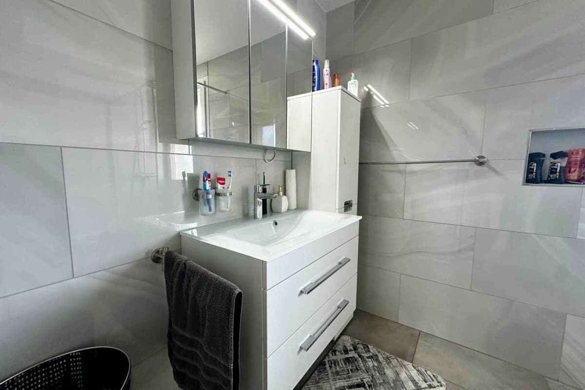 6.5-Zimmer Eck-Einfamilienhaus in Seenähe