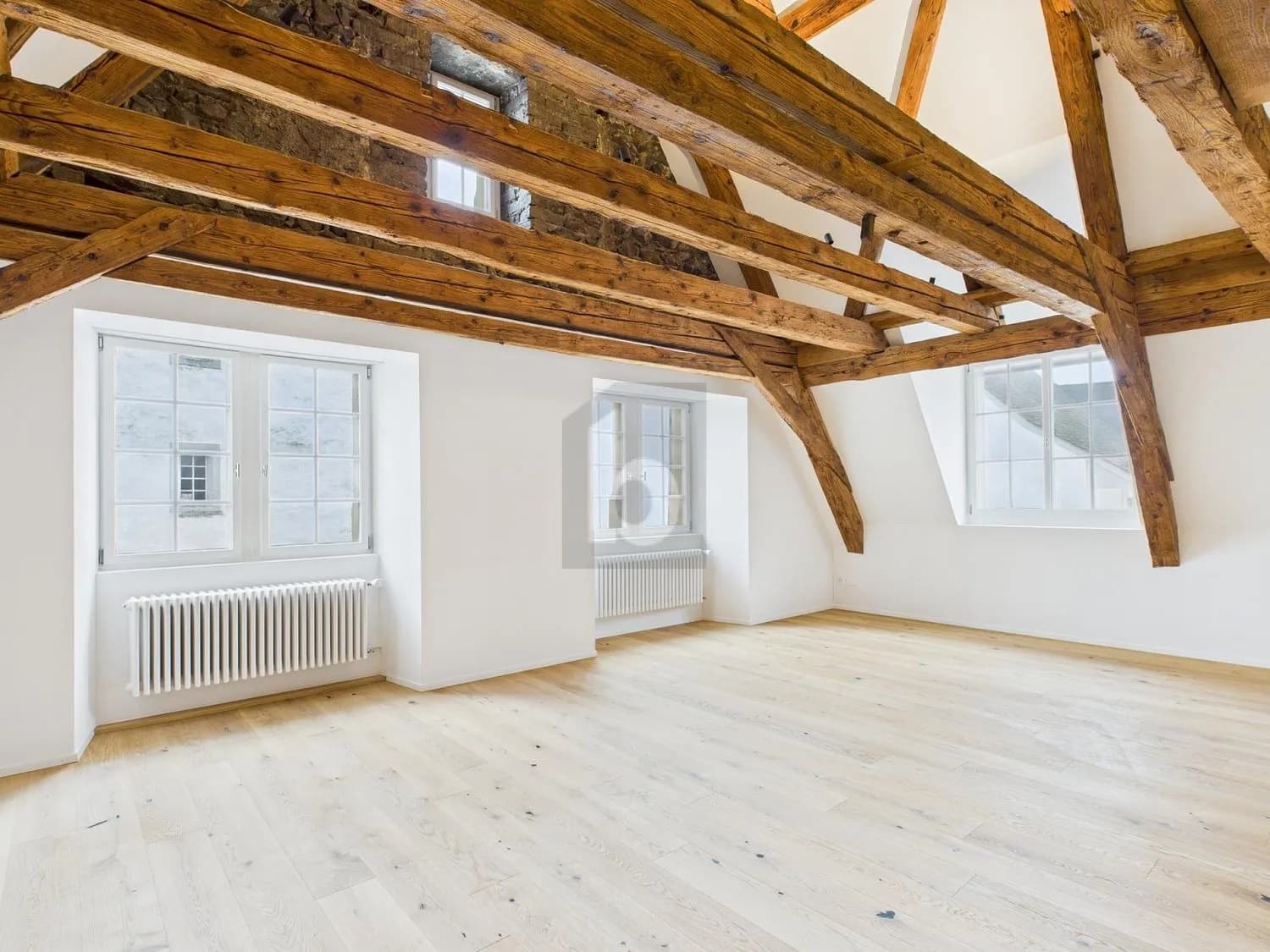 HOCHWERTIG MIT SICHTBALKEN - 1. MONAT GESCHENKT!