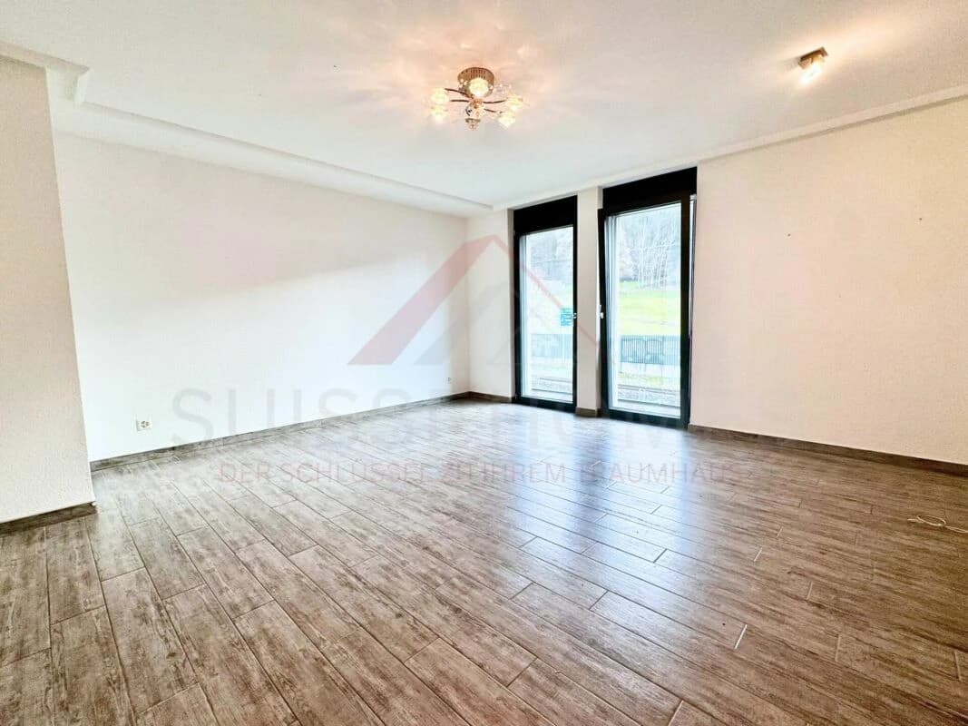 Moderne 4.5-Zimmer-Wohnung mit 159 m² Wohnfläche, Lift und 25 m² Balkon in Studen BE