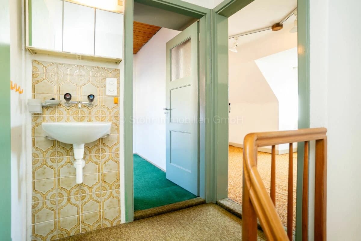 Charmantes 5.5 Zimmer Mittelhaus mit Potenzial an beliebter Lage