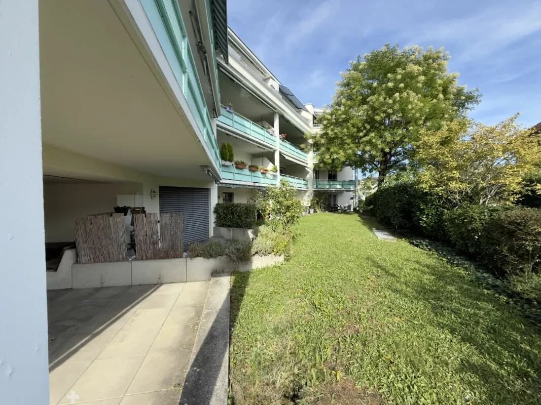 GROSSZÜGIGE WOHNUNG IN ZENTRALER LAGE