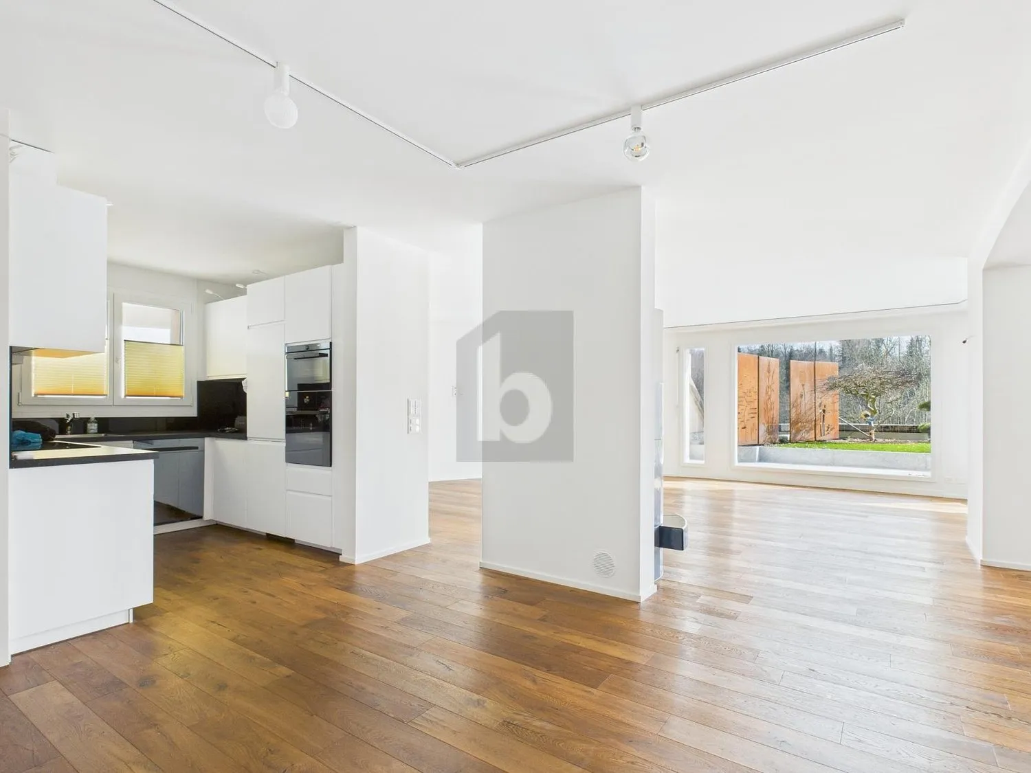 ZEITLOS, MODERN MIT SEEBLICK