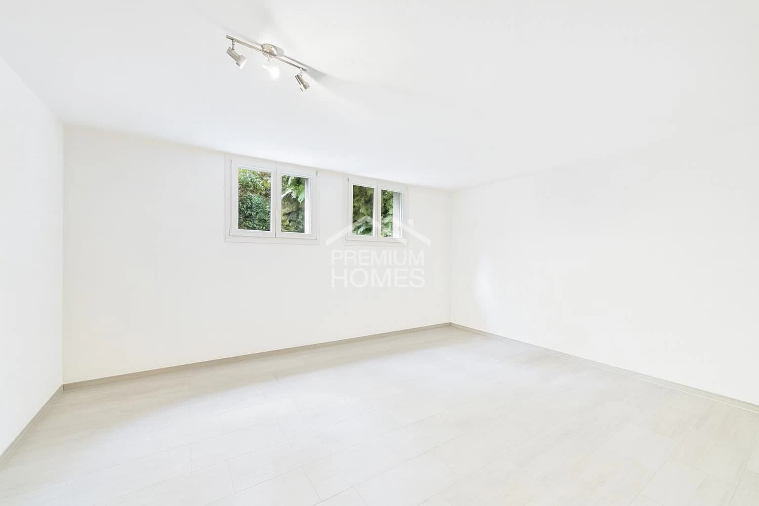 Pool, Garten, Privatsphäre - exklusive Liegenschaft mit Stil