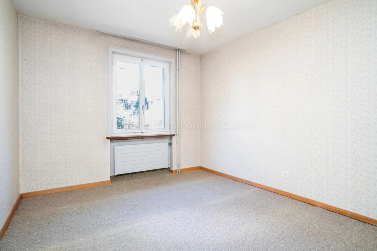 Charmantes 5.5 Zimmer Mittelhaus mit Potenzial an beliebter Lage