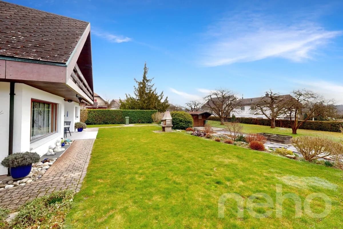 Ruhig gelegenes Einfamilienhaus mit grossem Grundstück und Potenzial