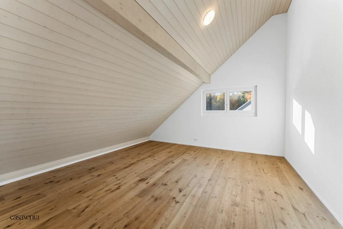 Moderne Dachmaisonette mit Einfamilienhaus-Charakter - bankengeprüft