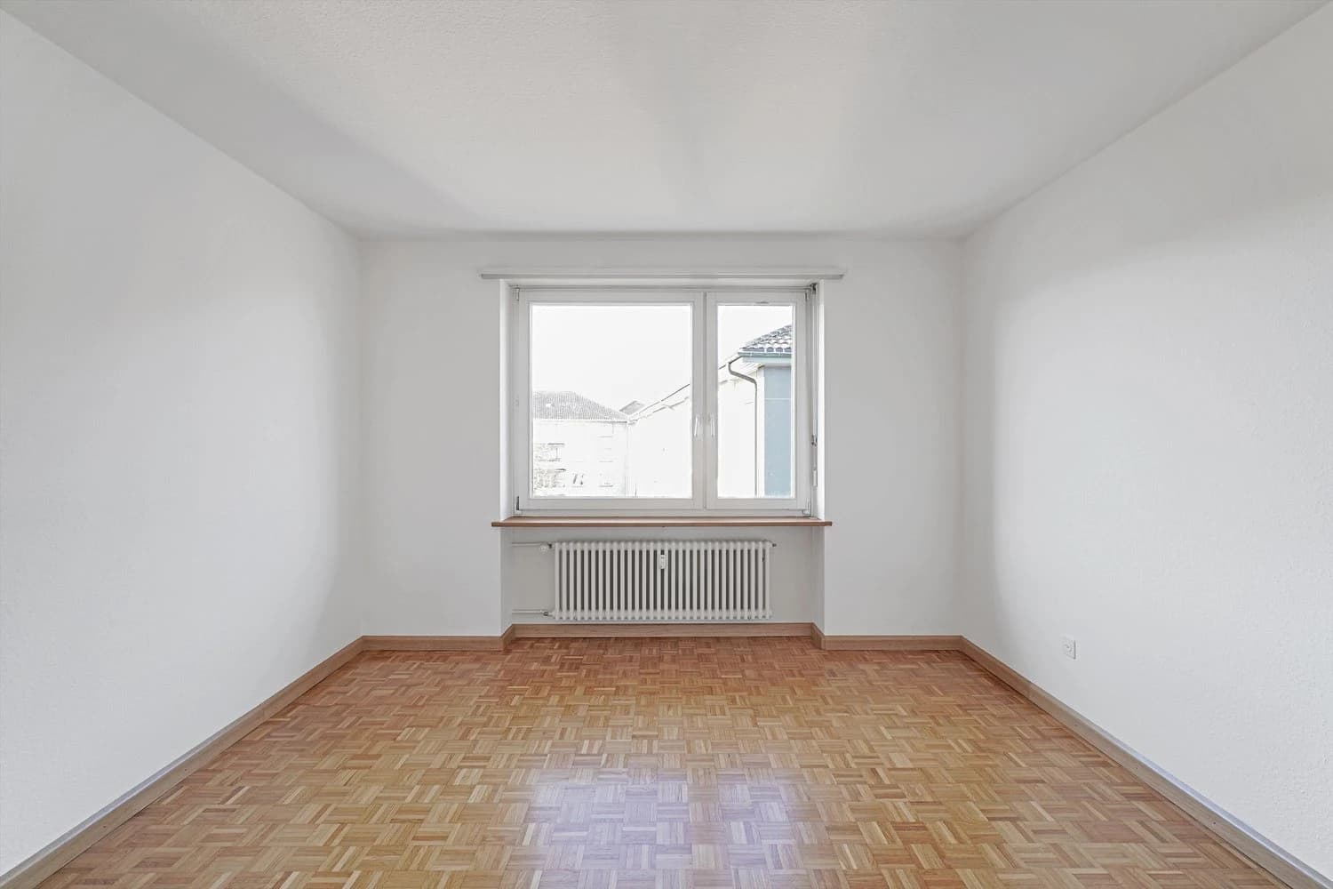 Helle Wohnung mit begrüntem Innenhof!