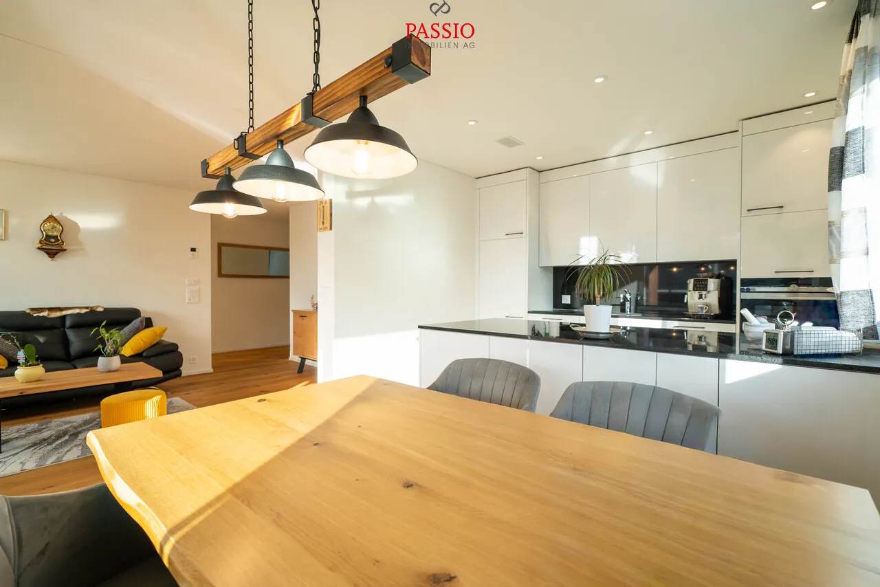 Moderne 3.5-Zimmer-Attikawohnung mit grosser Terrasse & Weitsicht