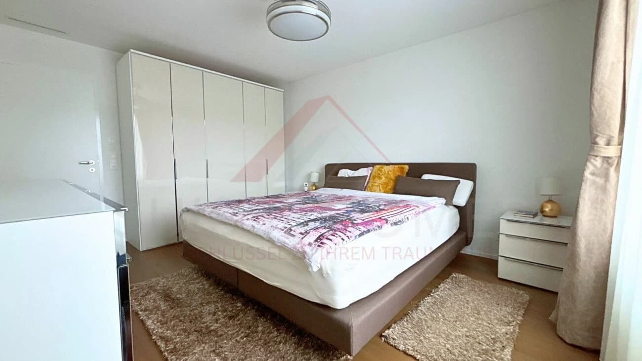 Moderne 5.5-Zimmer-Maisonette mit Loggia, Designküche und Minergie-Standard in zentraler Lage