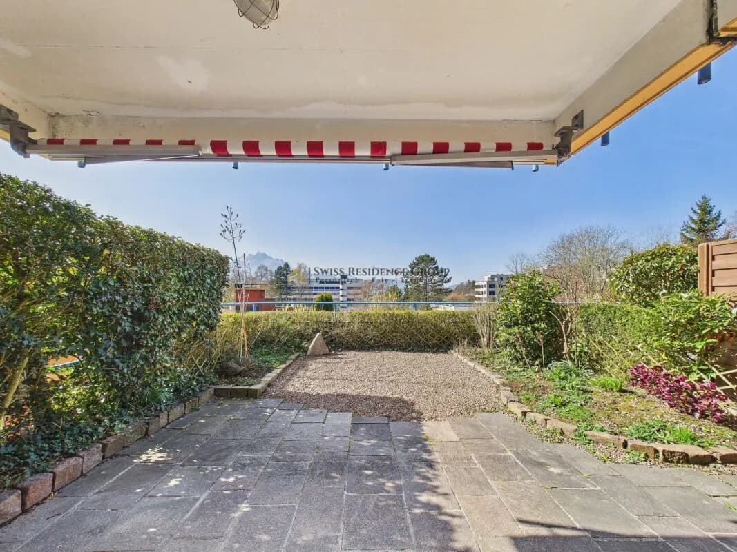 Sonniges 7.5-Zimmer Reihen-Einfamilienhaus mit Garten, Balkon und Bergsicht