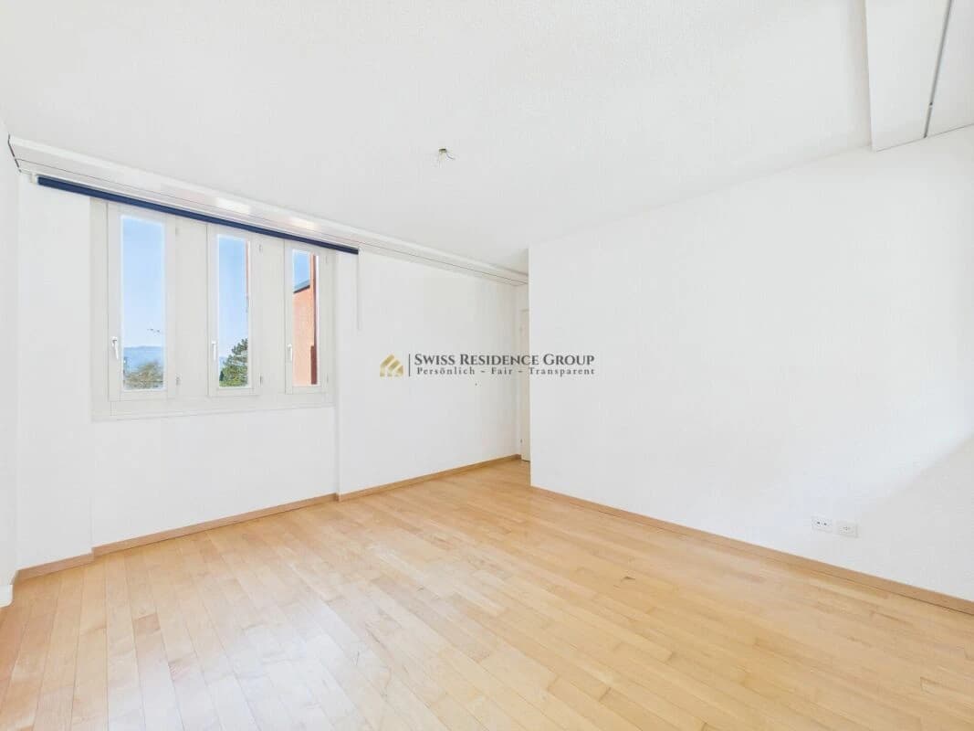 Sonniges 7.5-Zimmer Reihen-Einfamilienhaus mit Garten, Balkon und Bergsicht