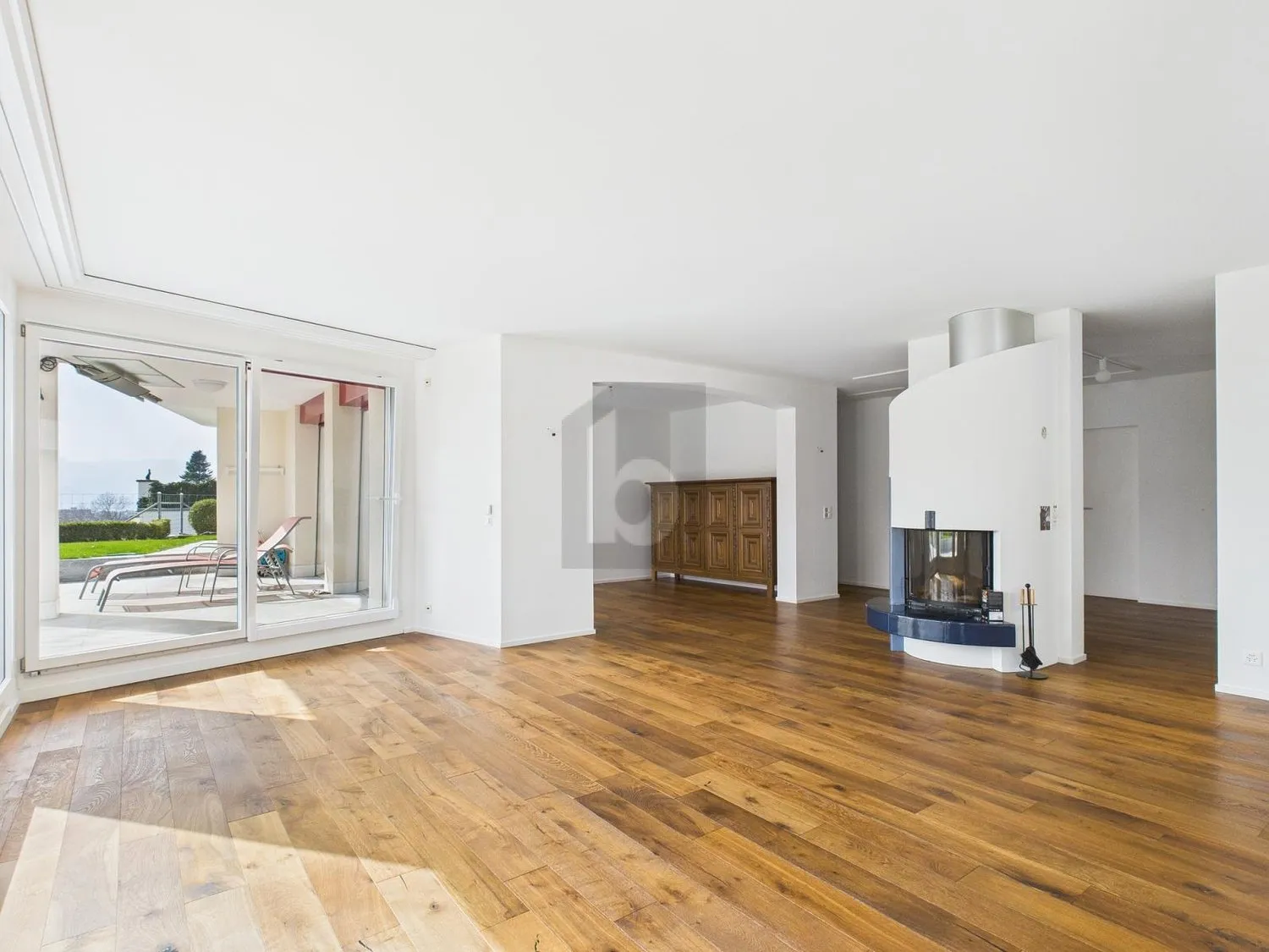 ZEITLOS, MODERN MIT SEEBLICK