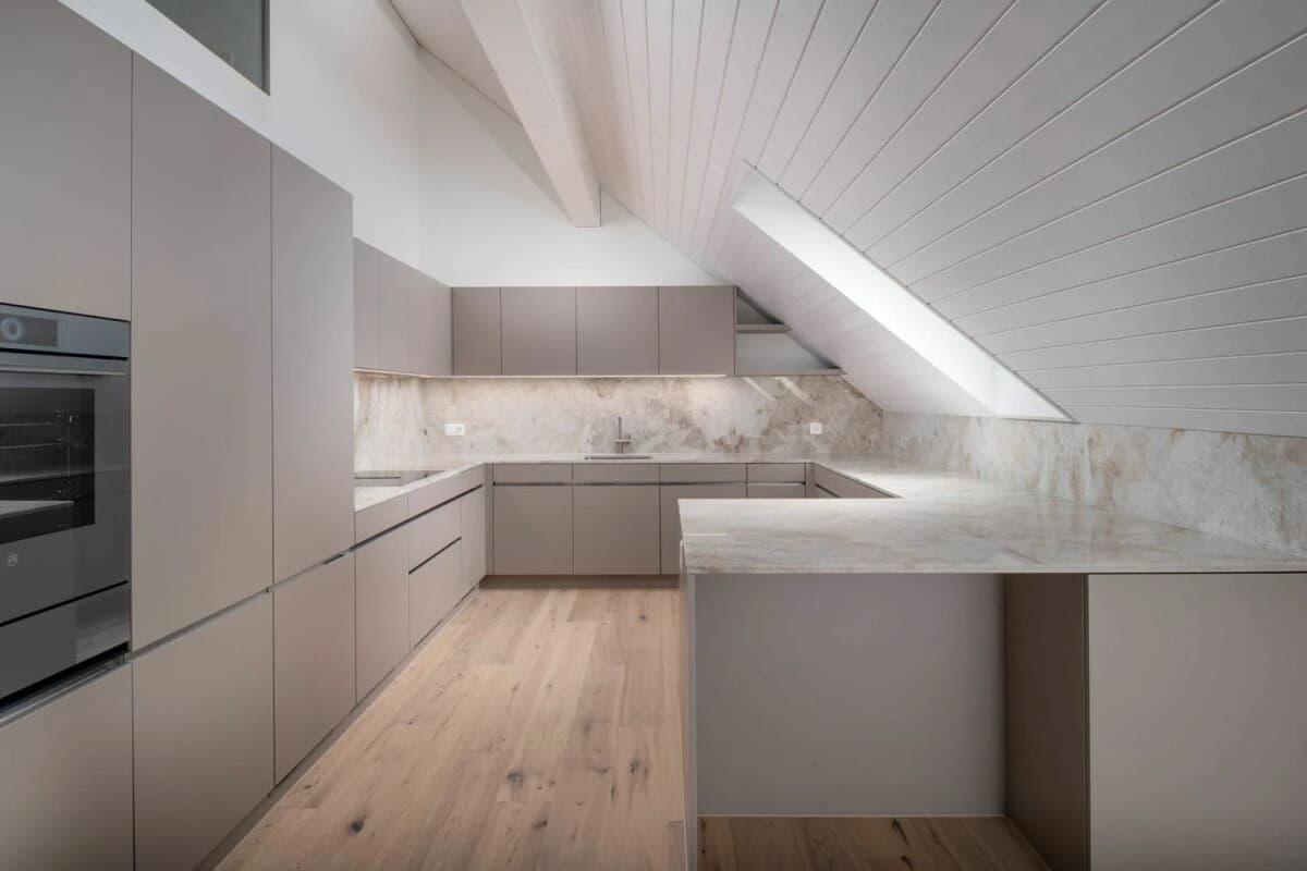 Maisonette-Dachwohnung mit Seesicht - Wohnen über den Dächern von Männedorf