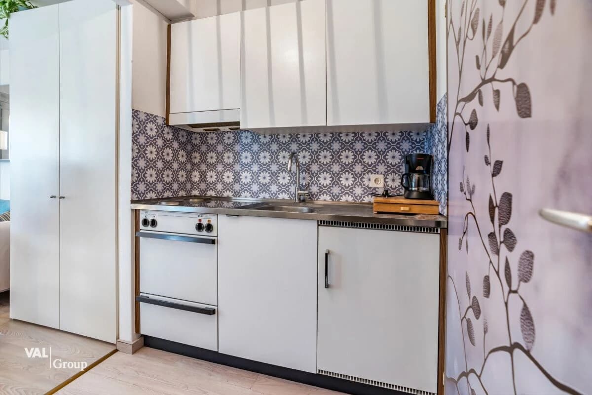 Möbliertes Studio mit Balkon und unverbaubarer Aussicht