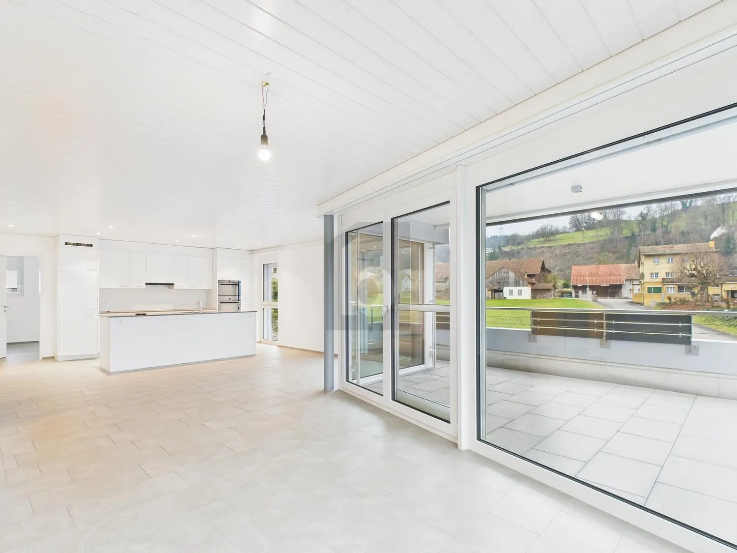 MODERN, MIT GROSSEM BALKON