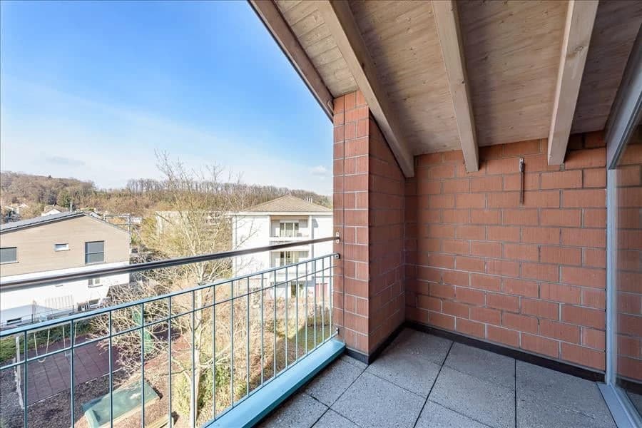 Dachwohnung mit Cheminée und Miete geschenkt!