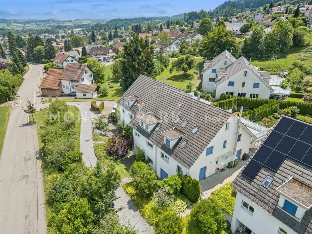 Wohnen mit Aussicht - Gepflegtes 5.5-Zimmer-Haus am Pfannenstiel