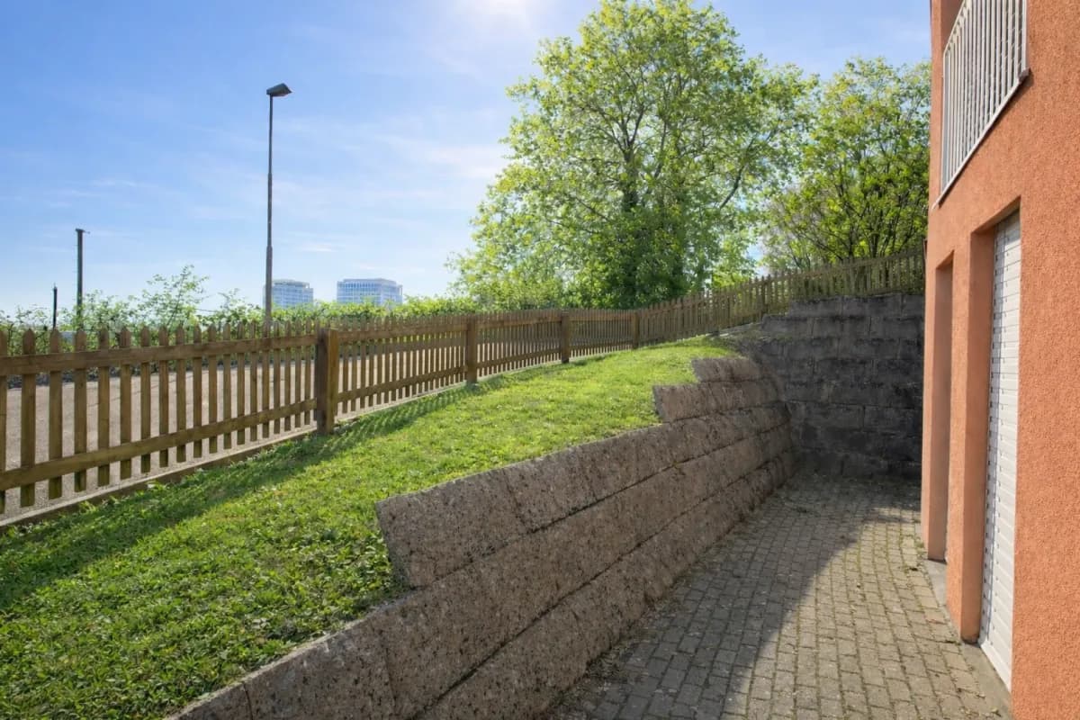 ATTRAKTIVE ANLAGEWOHNUNG MIT SONNIGEM SITZPLATZ