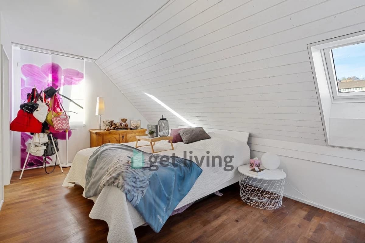 GROSSZÜGIGE 6.5 ZIMMERWOHNUNG MIT FERNSICHT