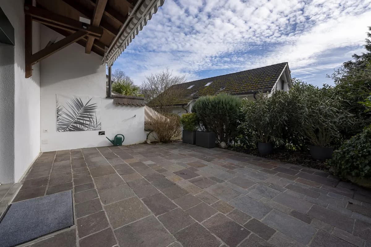 4.5-Zimmer Einfamilienhaus mit zwei Einzelgaragen