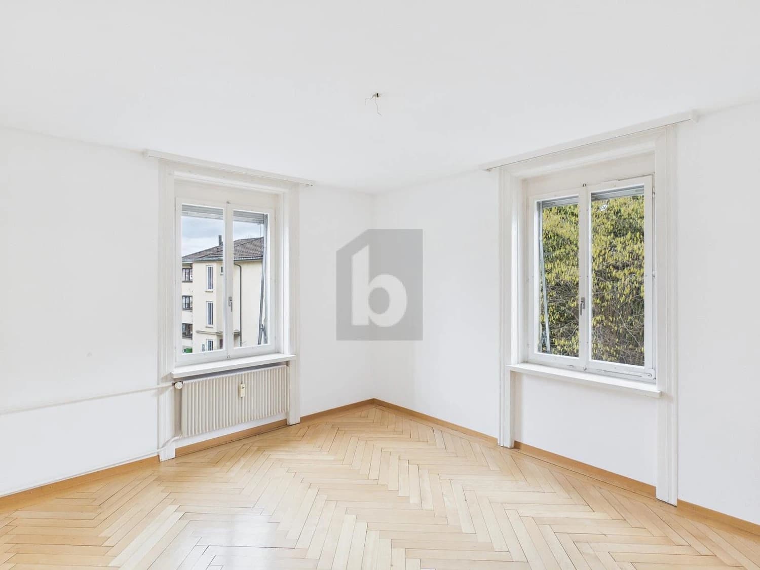 RUHIG UND ZENTRAL MIT BALKON